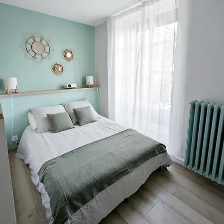 Thermes Et Cinema - T1 Bis Sur *