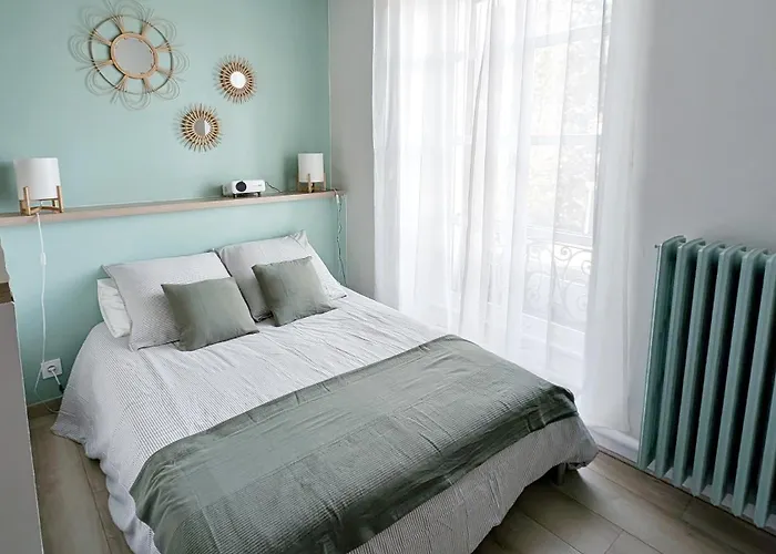 Thermes Et Cinema - T1 Bis Sur *